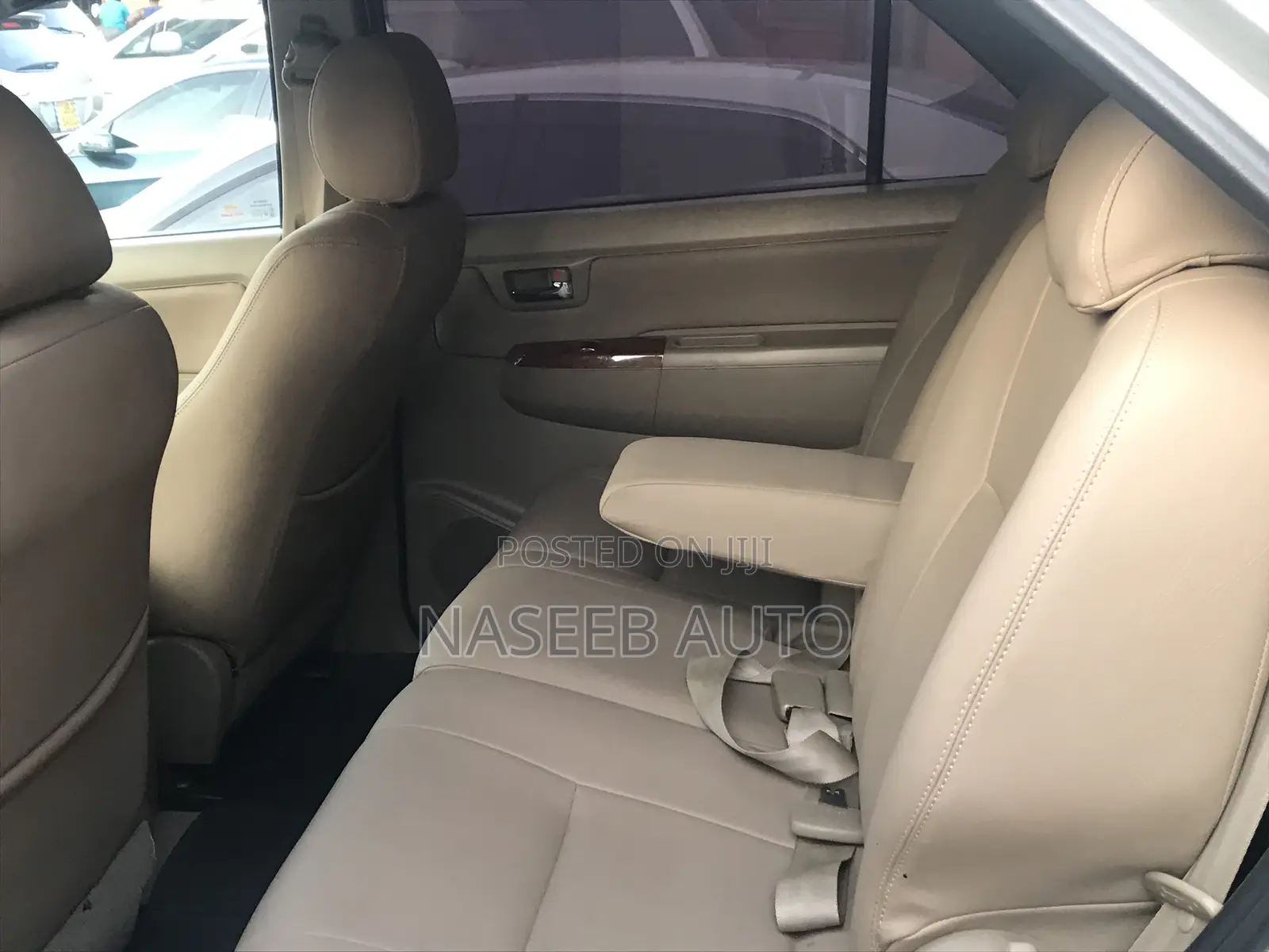 Toyota Fortuner 2011 Silver