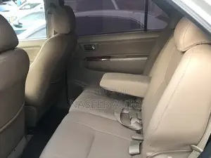 Toyota Fortuner 2011 Silver