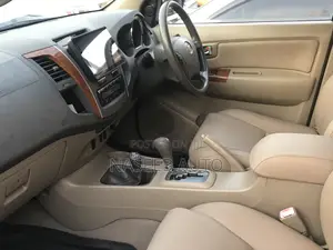 Toyota Fortuner 2011 Silver
