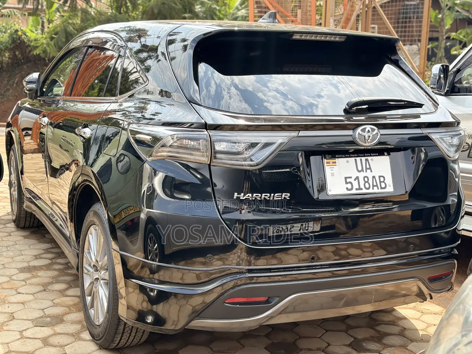 Toyota Harrier 2.0 2016 Black