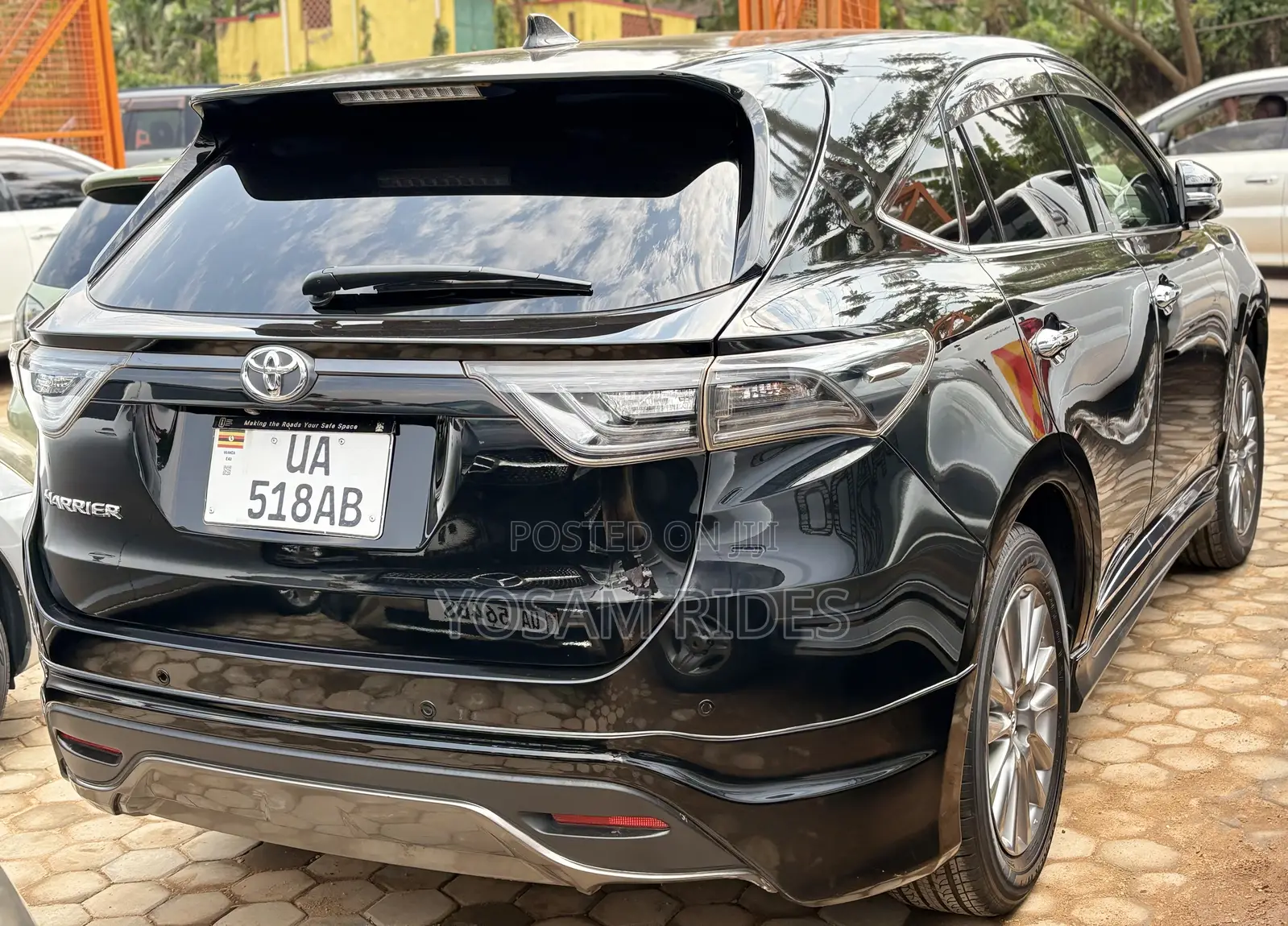 Toyota Harrier 2.0 2016 Black
