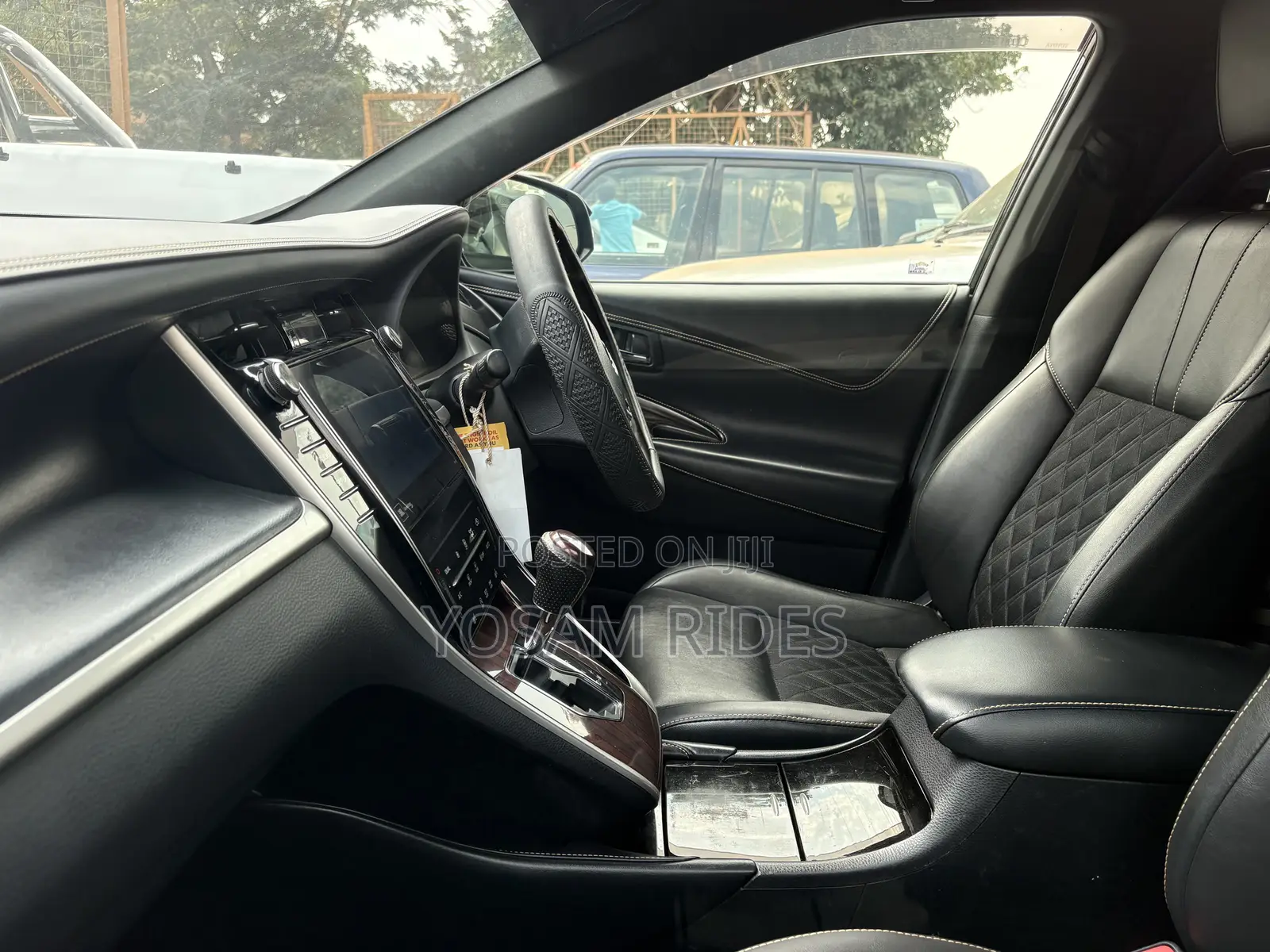 Toyota Harrier 2.0 2016 Black