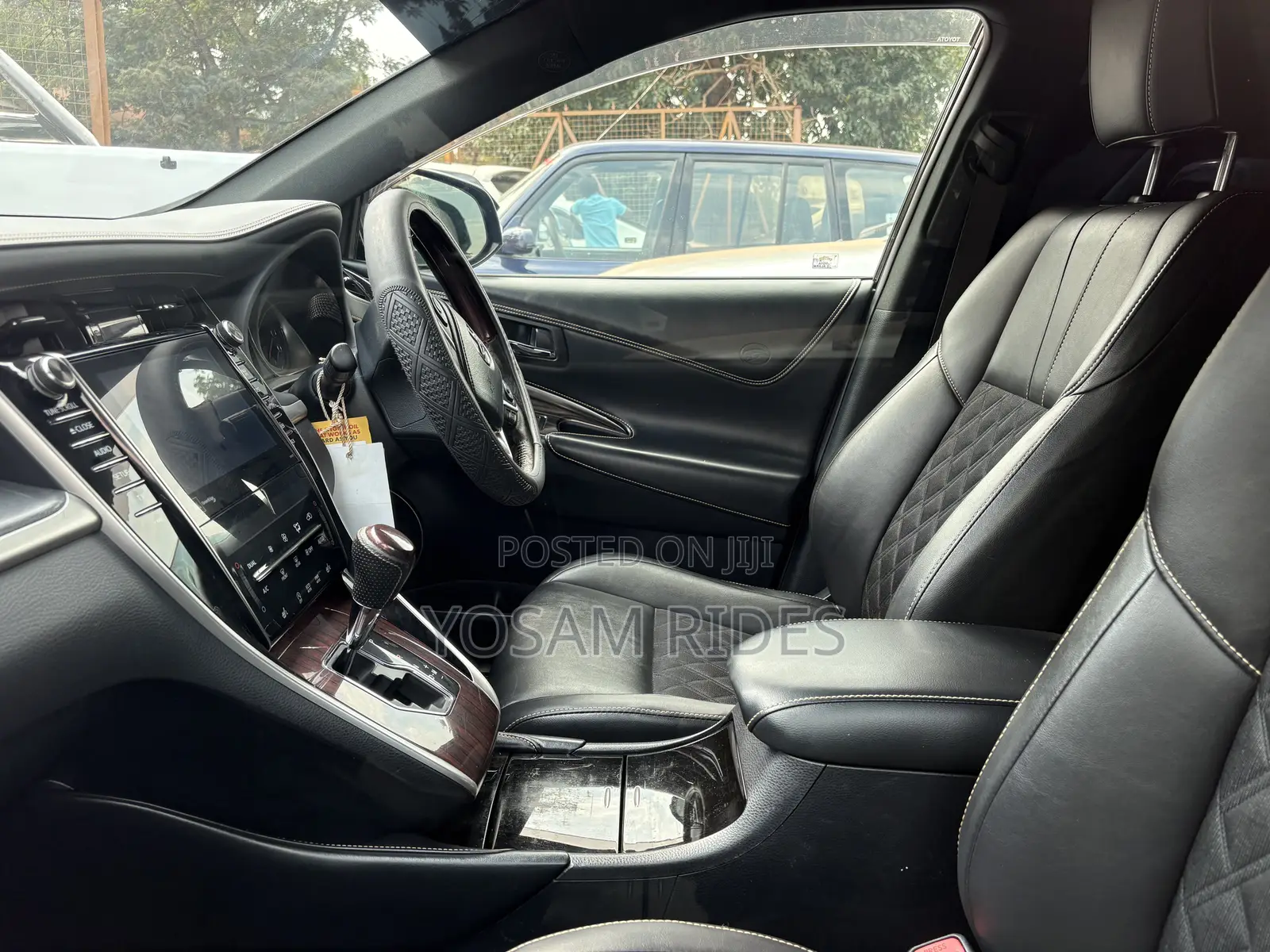 Toyota Harrier 2.0 2016 Black