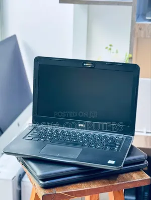 New Laptop Dell 4GB Intel Core i7 SSD 256GB