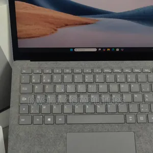 New Laptop Microsoft Surface 8GB Intel Core i7 SSD 256GB
