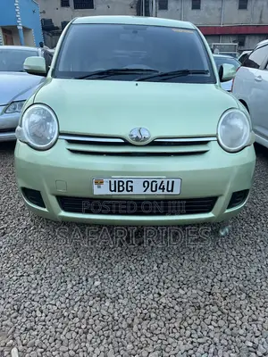 Toyota Sienta 2007 Green
