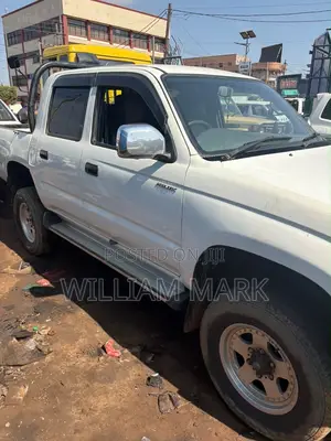 Toyota Hilux 2003 White