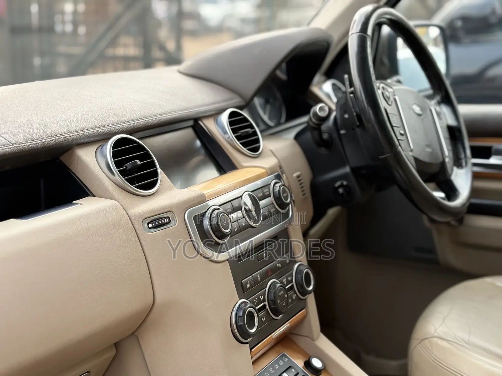 Land Rover Discovery 2014 Gold