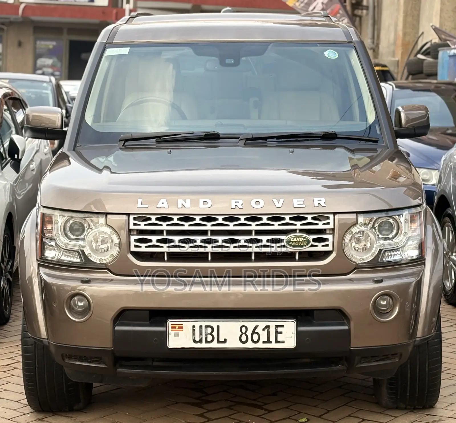 Land Rover Discovery 2014 Gold