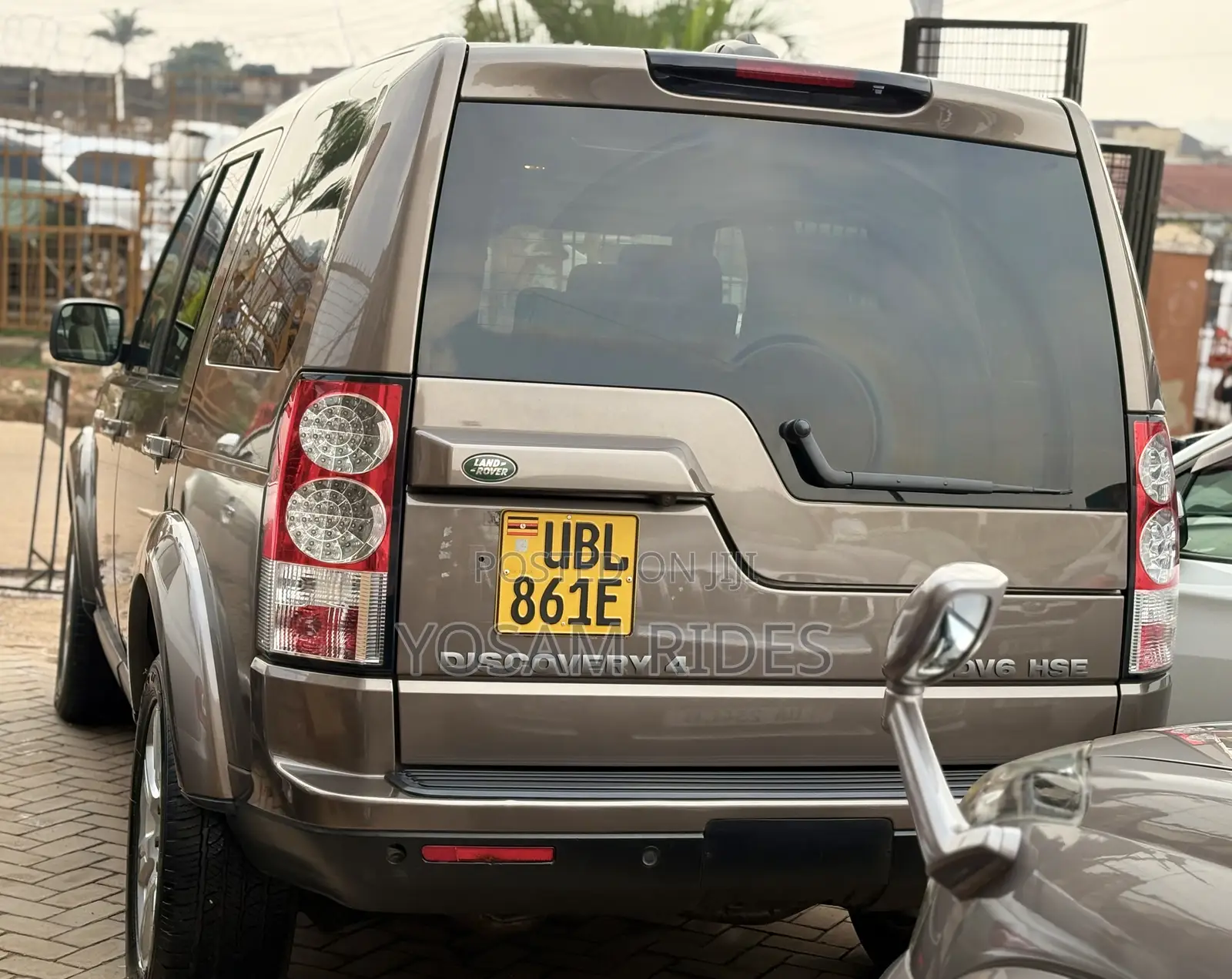 Land Rover Discovery 2014 Gold