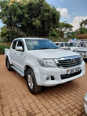 Toyota Hilux 2013 White