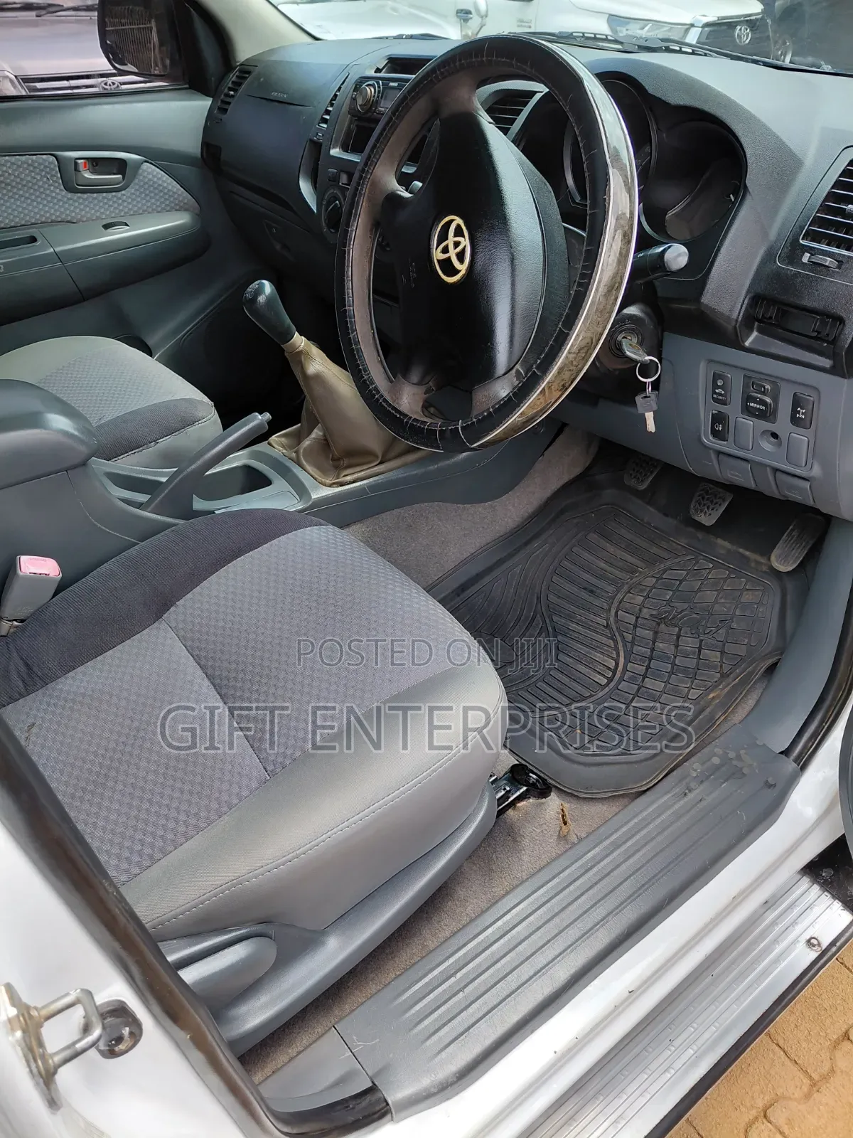 Toyota Hilux 2013 White