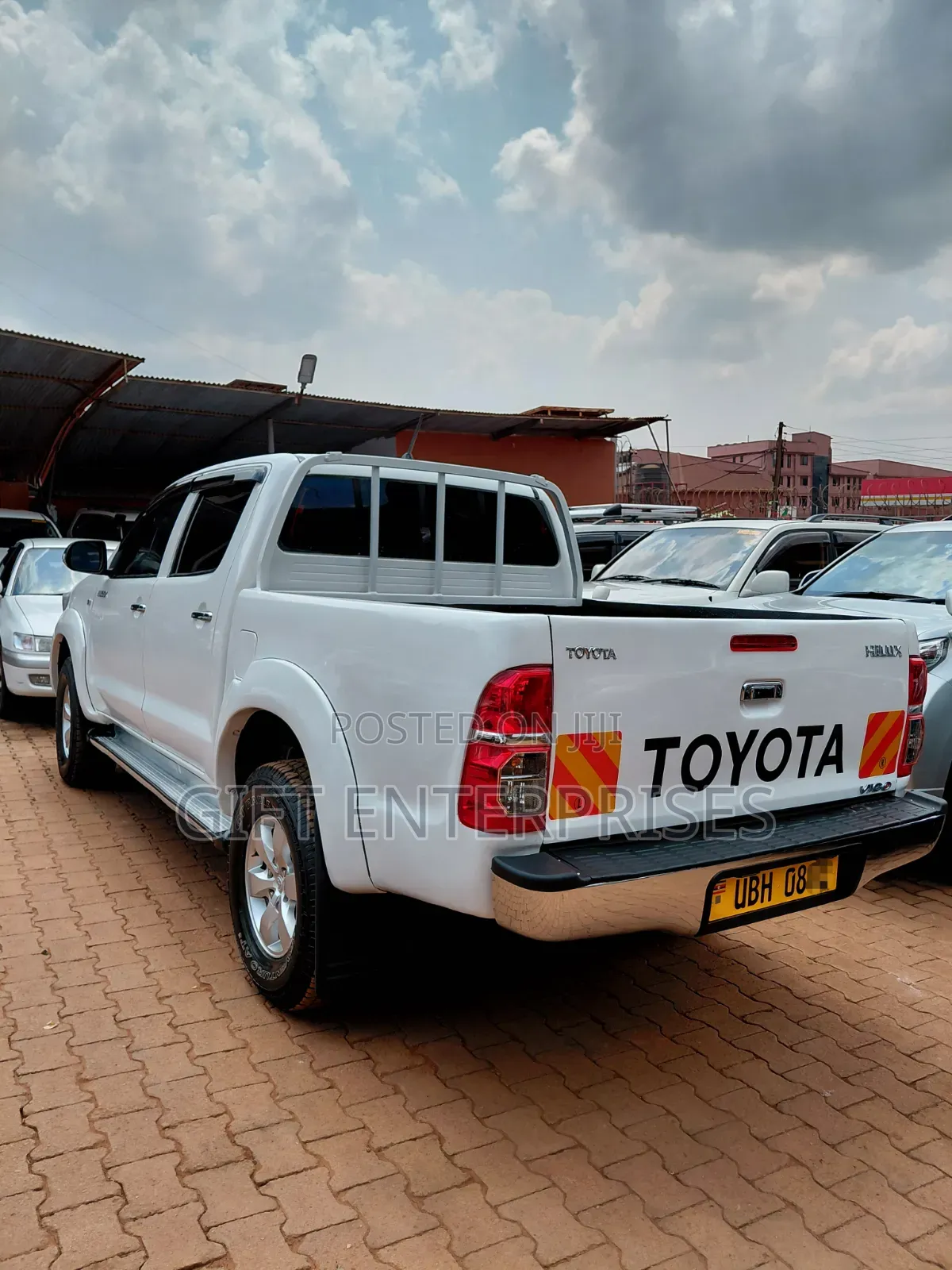 Toyota Hilux 2013 White