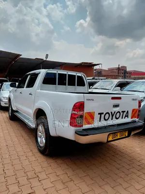 Toyota Hilux 2013 White