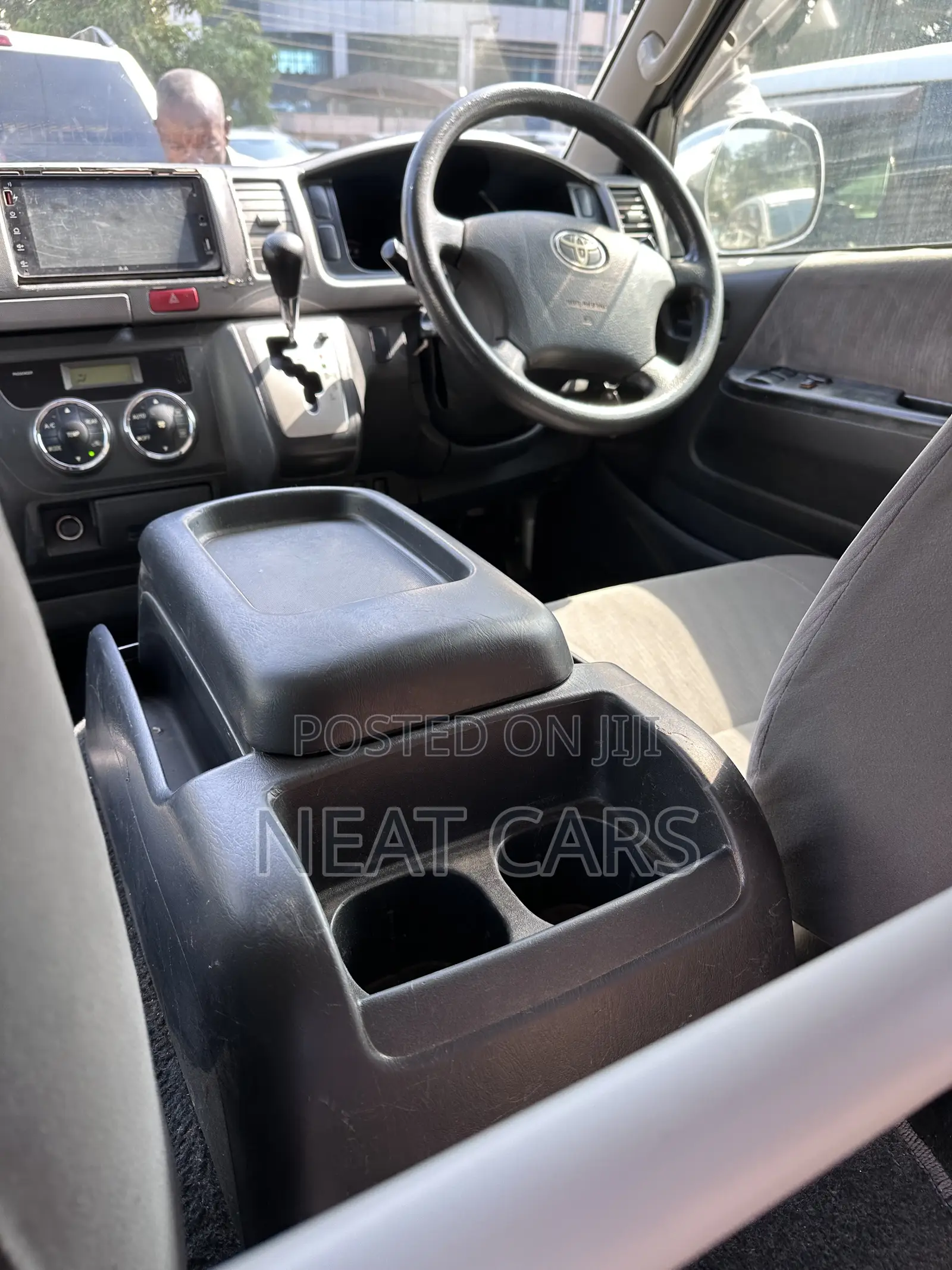 Toyota HiAce 2009 White