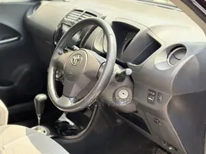 Toyota IST 2010