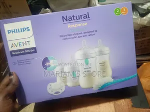 Philips Avent Natural Response Newborn Gift Set.