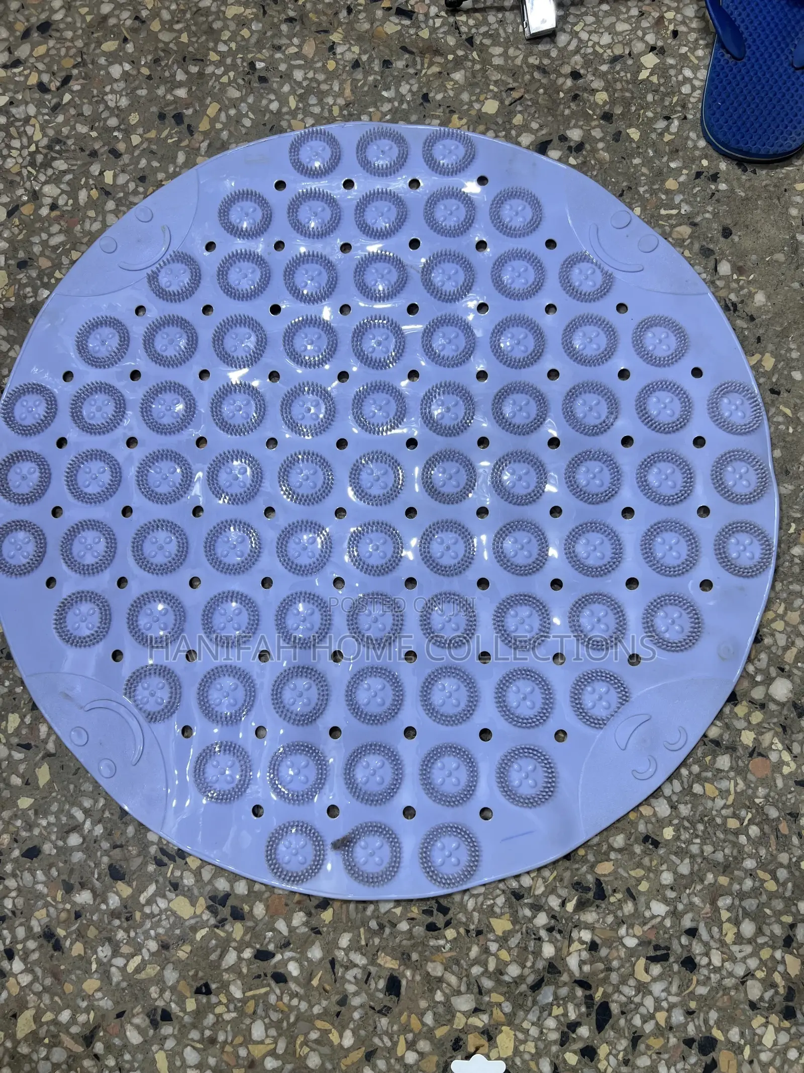 . Round Non-Slip Shower Mat
