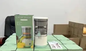 Electric Fruit Juicer, Rechargeable Wireless Portable Citrus Juicer