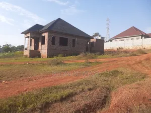 6bdrm House in Wakiso / Wakiso for sale