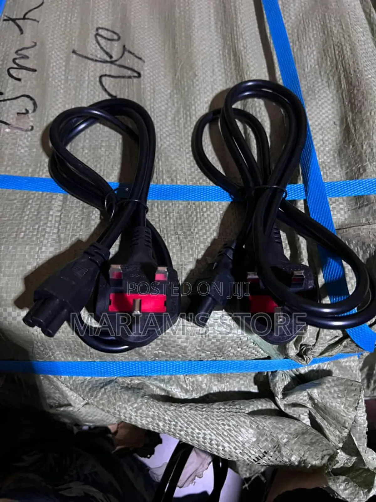 3-pin Ac Power Adapter Cables Designed With A Uk-style Plug