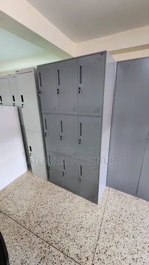 7c Nine Loker Original Cabinets