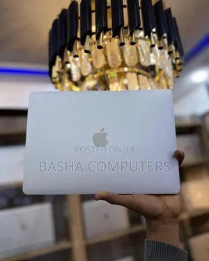 New Laptop Apple MacBook Pro 8GB Intel Core i5 SSD 256GB