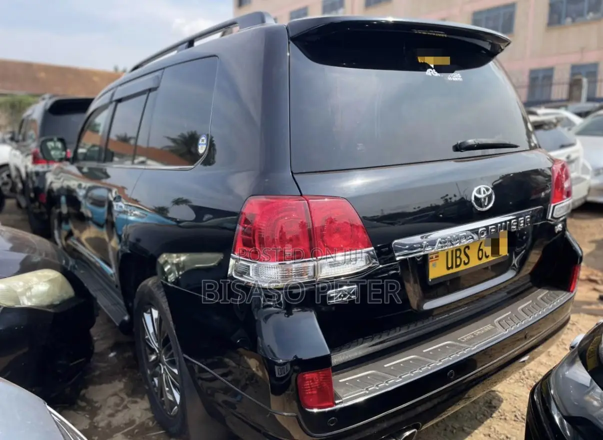 Toyota Land Cruiser 2010 Black