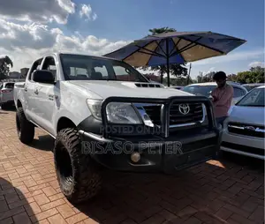 Toyota Hilux 2013 White