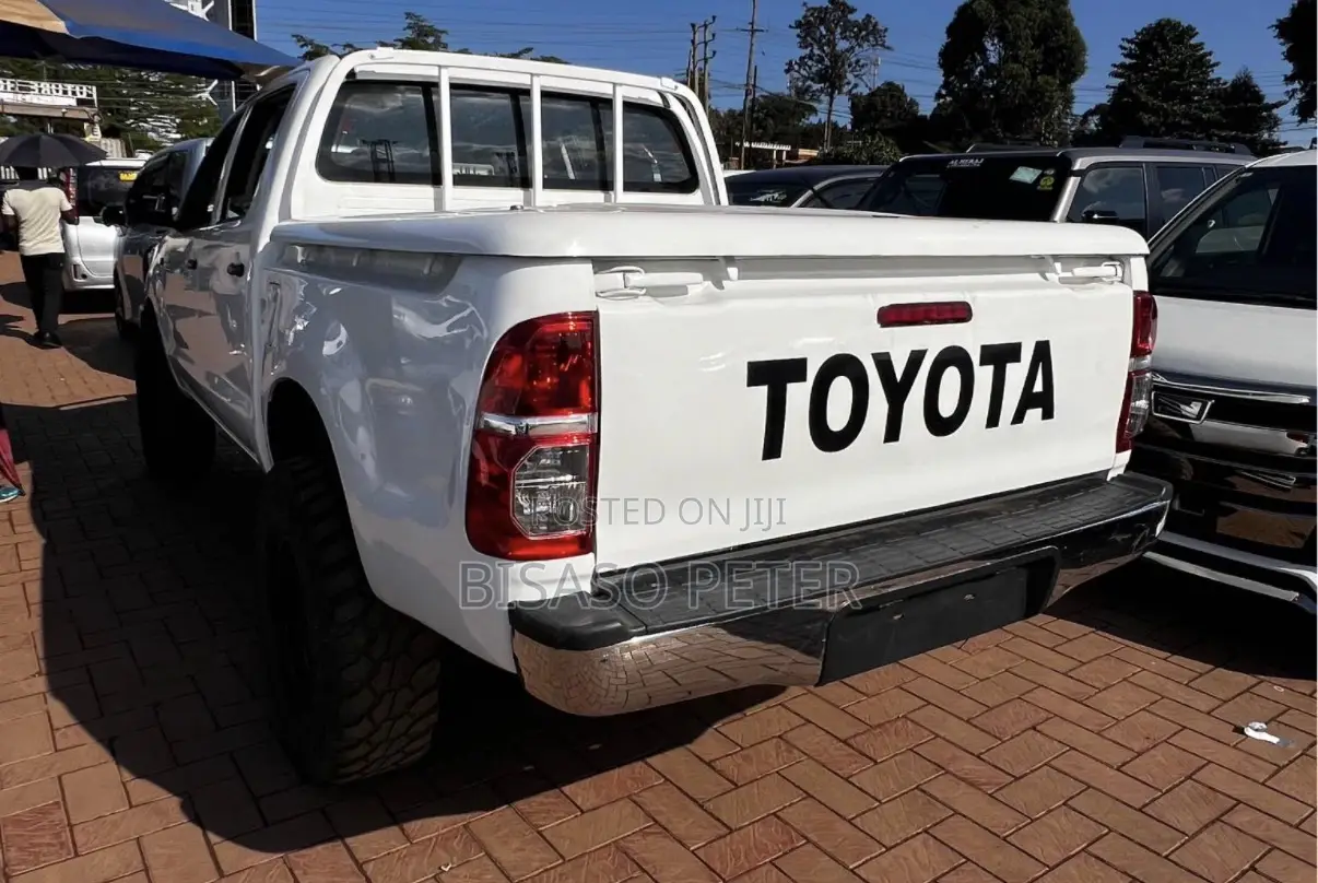 Toyota Hilux 2013 White