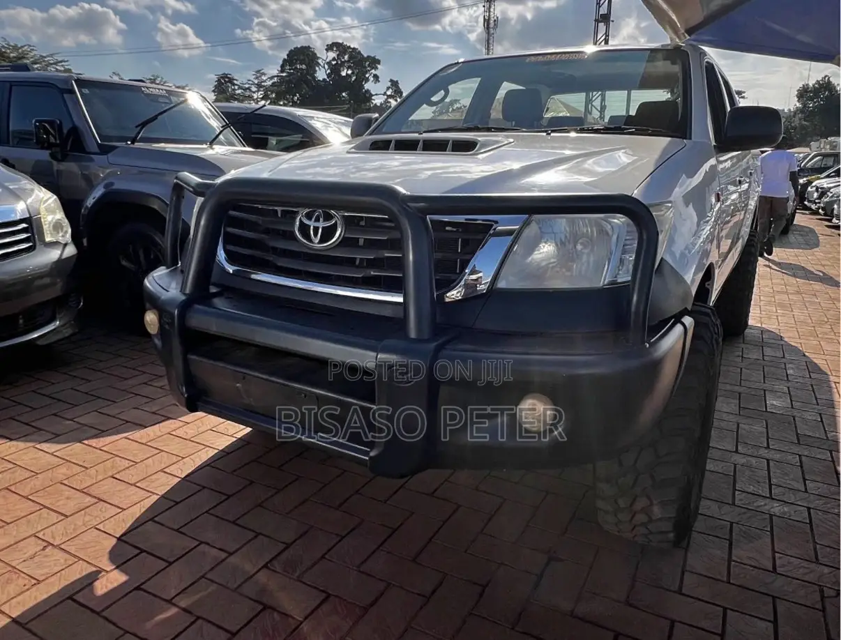 Toyota Hilux 2013 White