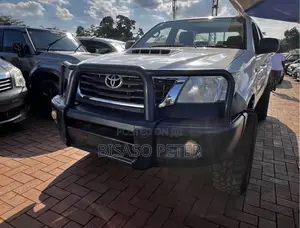 Toyota Hilux 2013 White