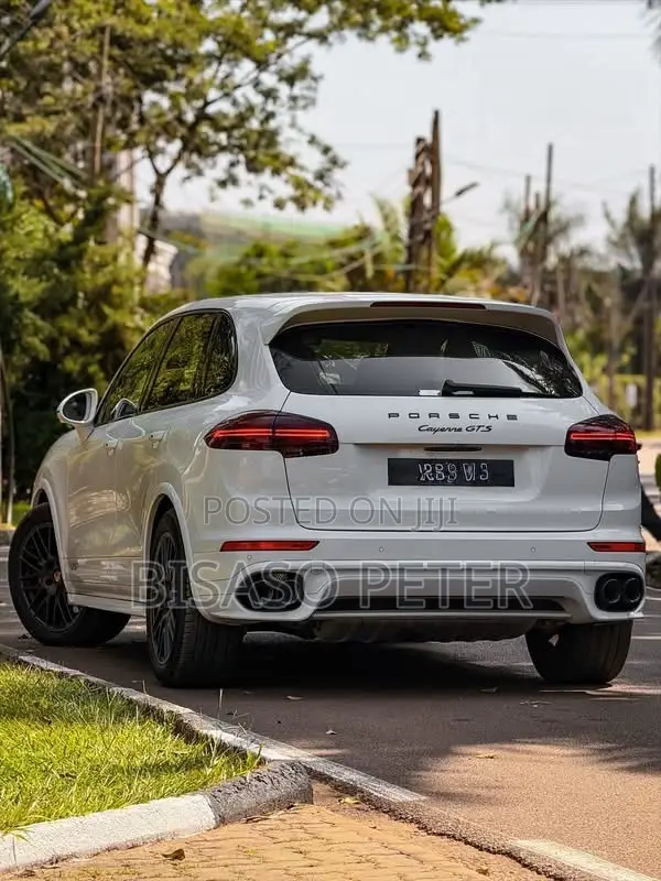 Porsche Cayenne GTS AWD 2017 White