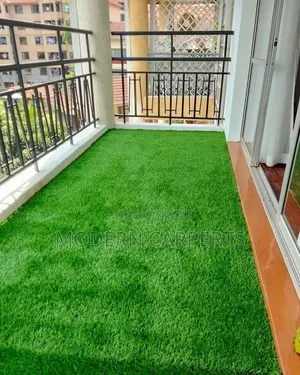 Mug Green Artificial Turf