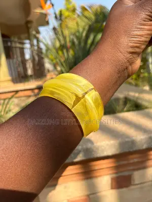 Sunshine Yellow Wavy Acrylic Bangle