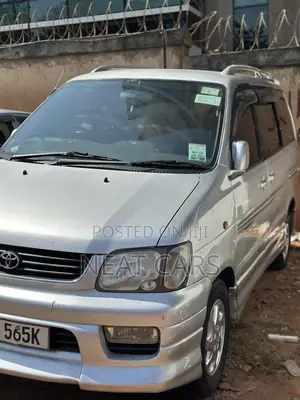 Toyota Noah 2001 Silver