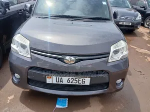 Toyota Sienta 2012 Gray