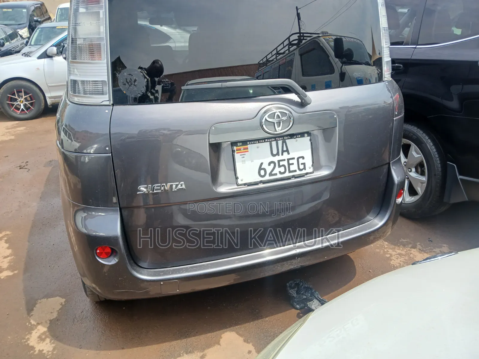 Toyota Sienta 2012 Gray