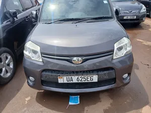 Toyota Sienta 2012 Gray