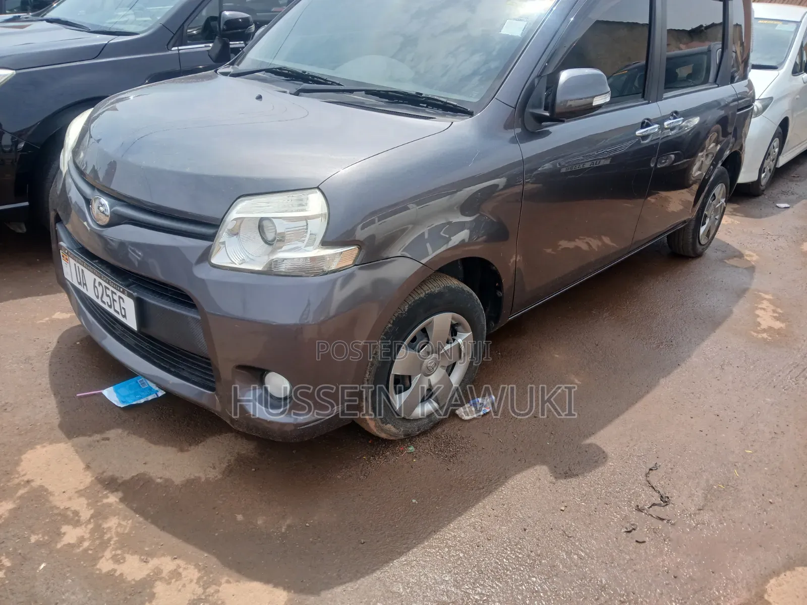 Toyota Sienta 2012 Gray