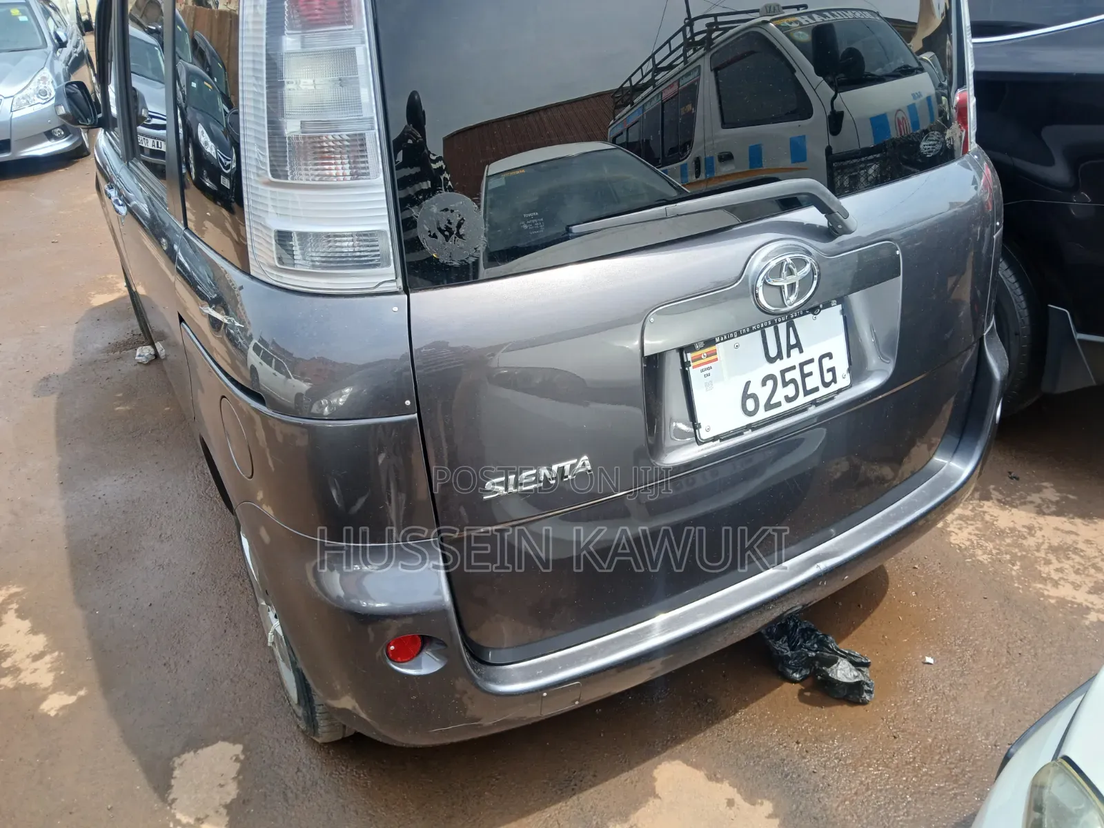 Toyota Sienta 2012 Gray
