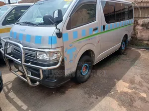 Toyota HiAce 2010 White
