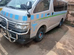 Toyota HiAce 2010 White