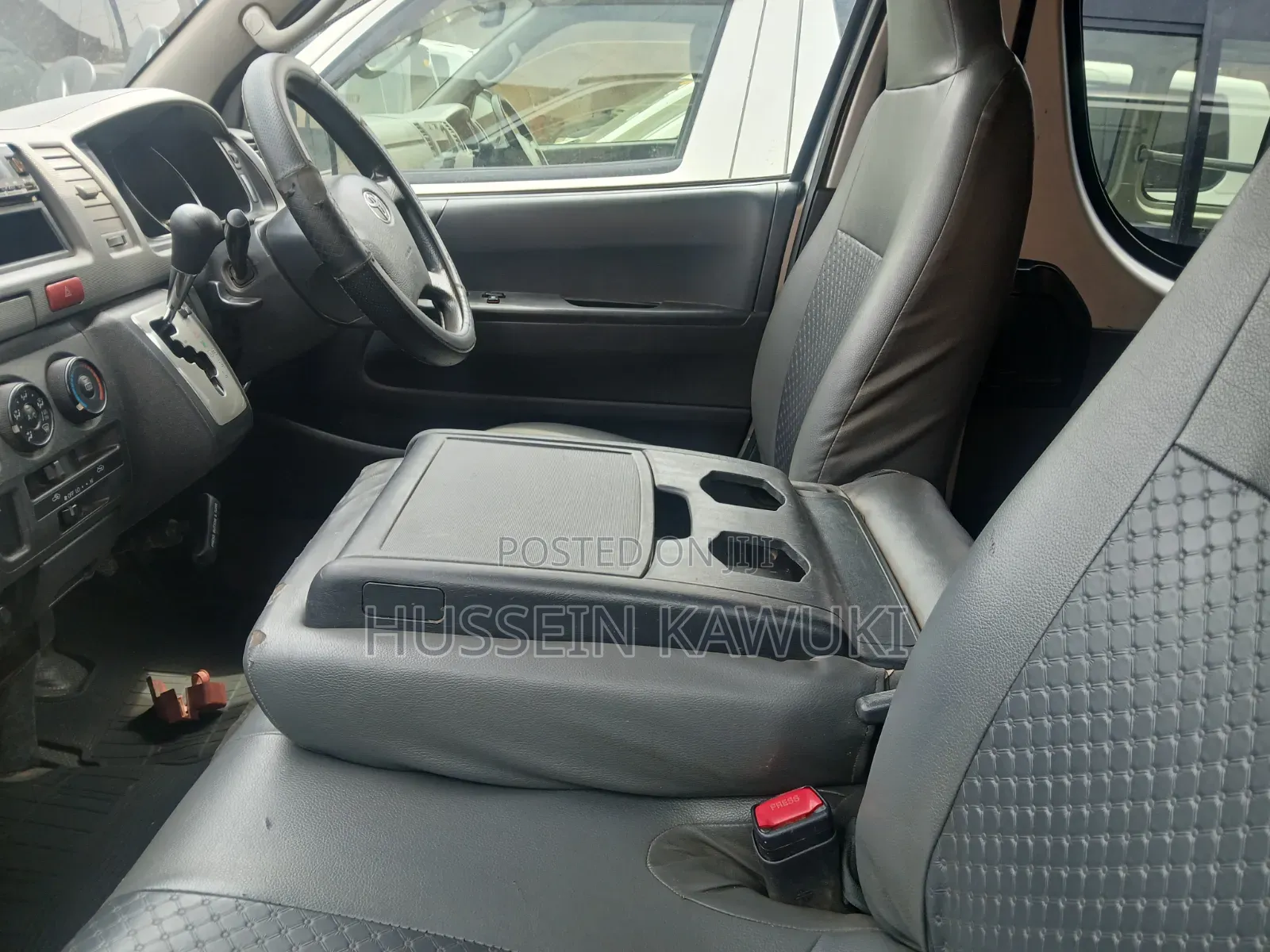 Toyota HiAce 2010 White