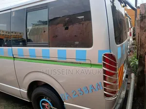 Toyota HiAce 2010 White