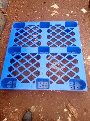 Heavy Duty Plastic Pallets Blue in Colour