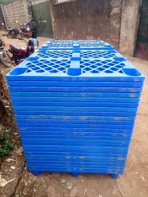 Heavy Duty Plastic Pallets Blue in Colour