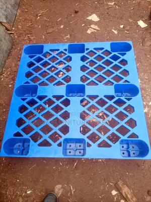 Heavy Duty Plastic Pallets Blue in Colour