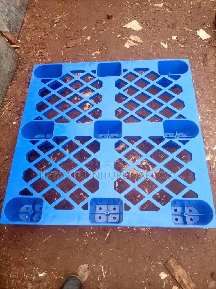 Heavy Duty Plastic Pallets Blue in Colour