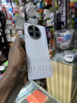 Tecno Camon 30 256 GB Silver